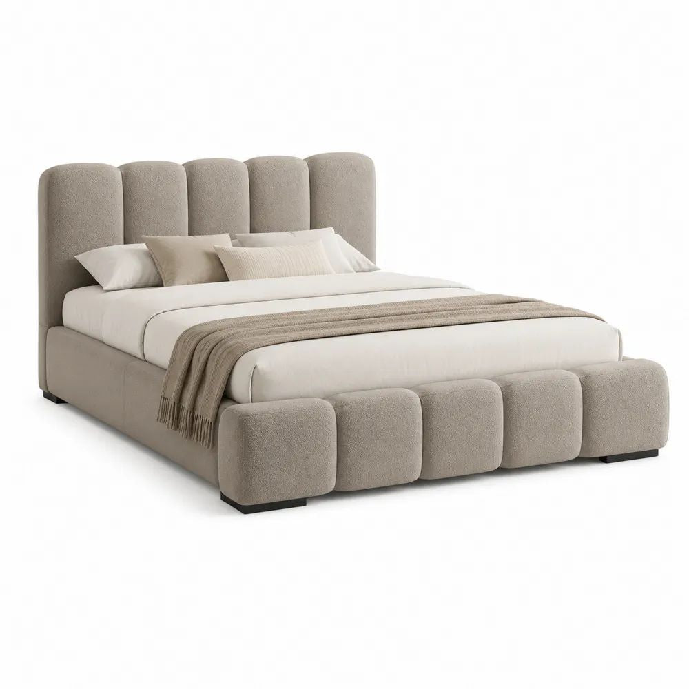 Lit double rembourré en tissu bouclette beige avec tête de lit à panneaux, 225 x 190 x 125 cm, couchage 160 x 200 cm